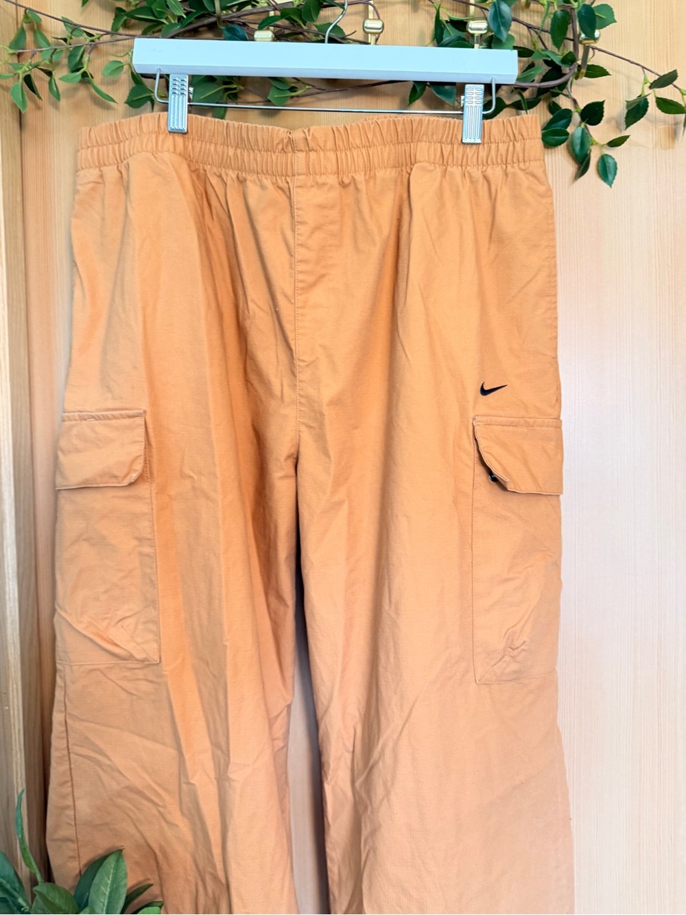 Nike Cargo Pants Large Tan Khaki Utility Cargo Pocket Straight Leg Pants - Picture 4 of 4